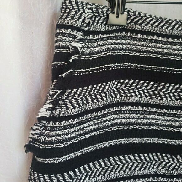 LOFT Skirt Size 8 Striped Boho Mini Western Aztec Strip Black White Cotton Blend - Picture 3 of 11